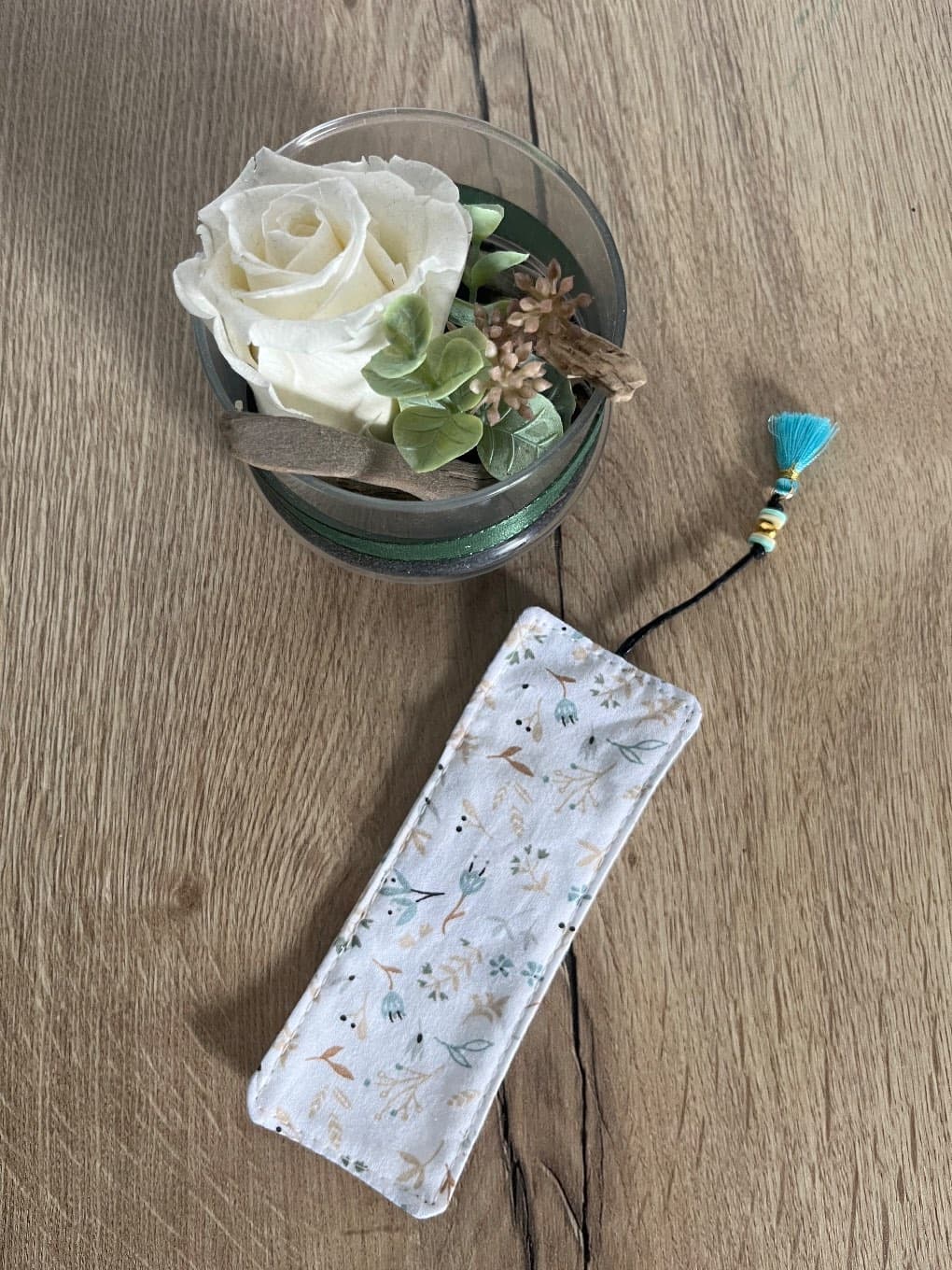 Marque-page en tissu à motif floral bleu