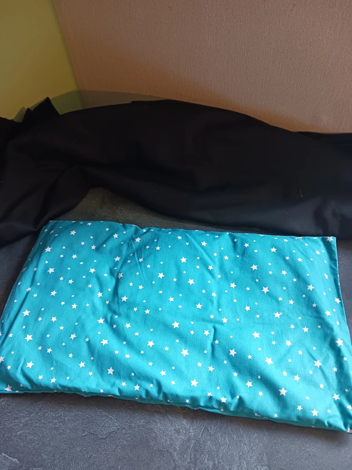 Bouillotte Coussin rectangulaire en tissu turquoise à motif étoiles, déhoussable, S'utilise chaude ou froide