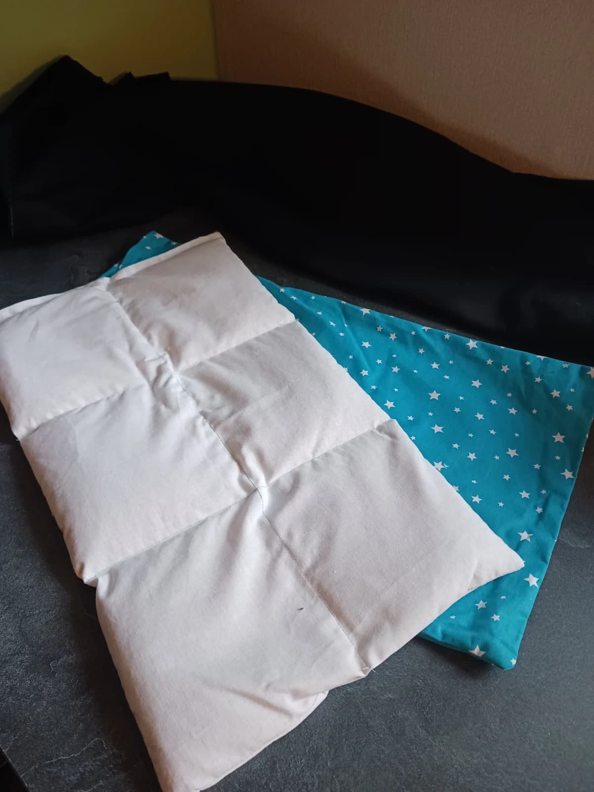 Bouillotte Coussin rectangulaire en tissu turquoise à motif étoiles, déhoussable, S'utilise chaude ou froide