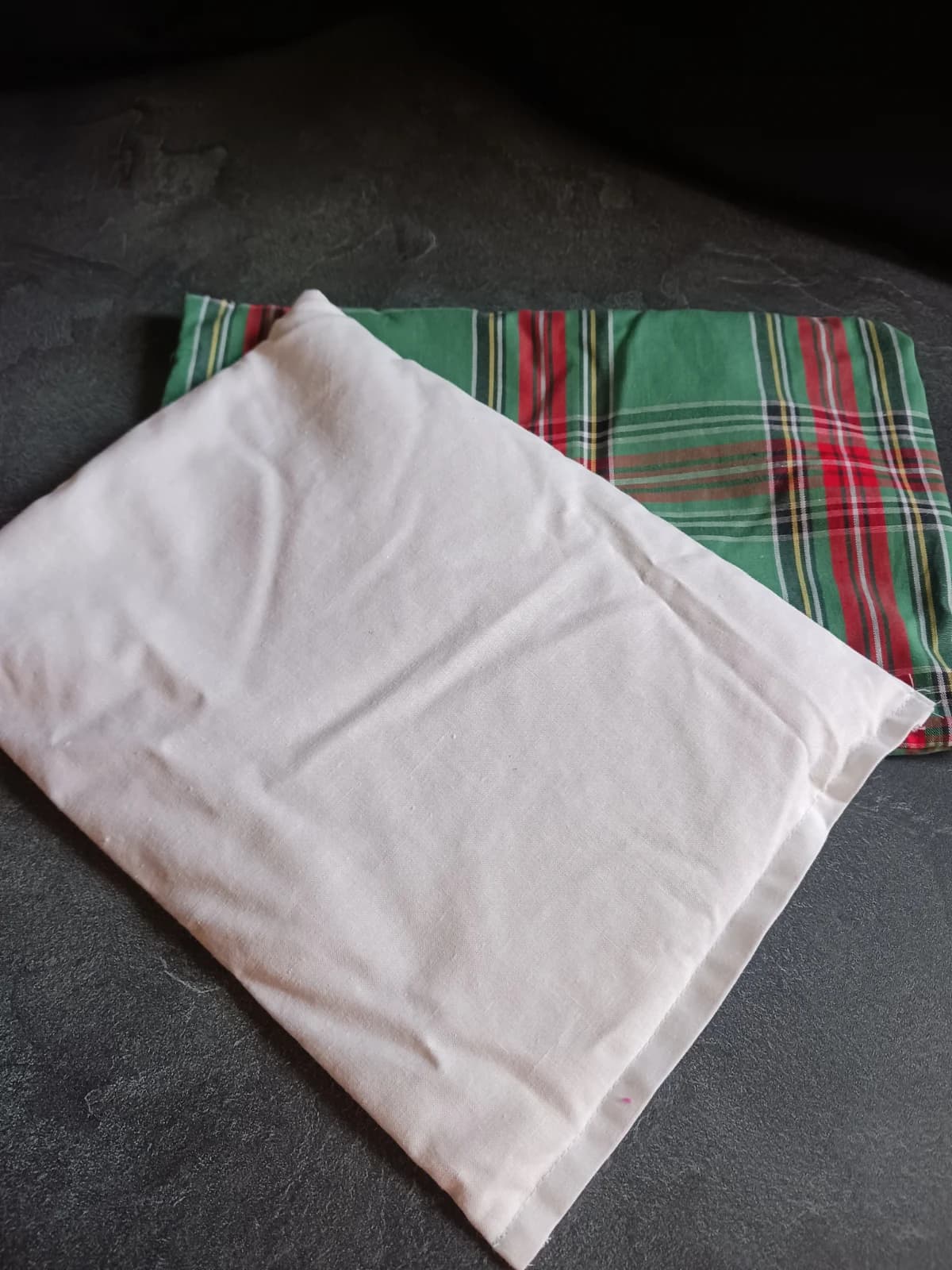 Coussin bouillotte rectangulaire à motif tartan vert et rouge