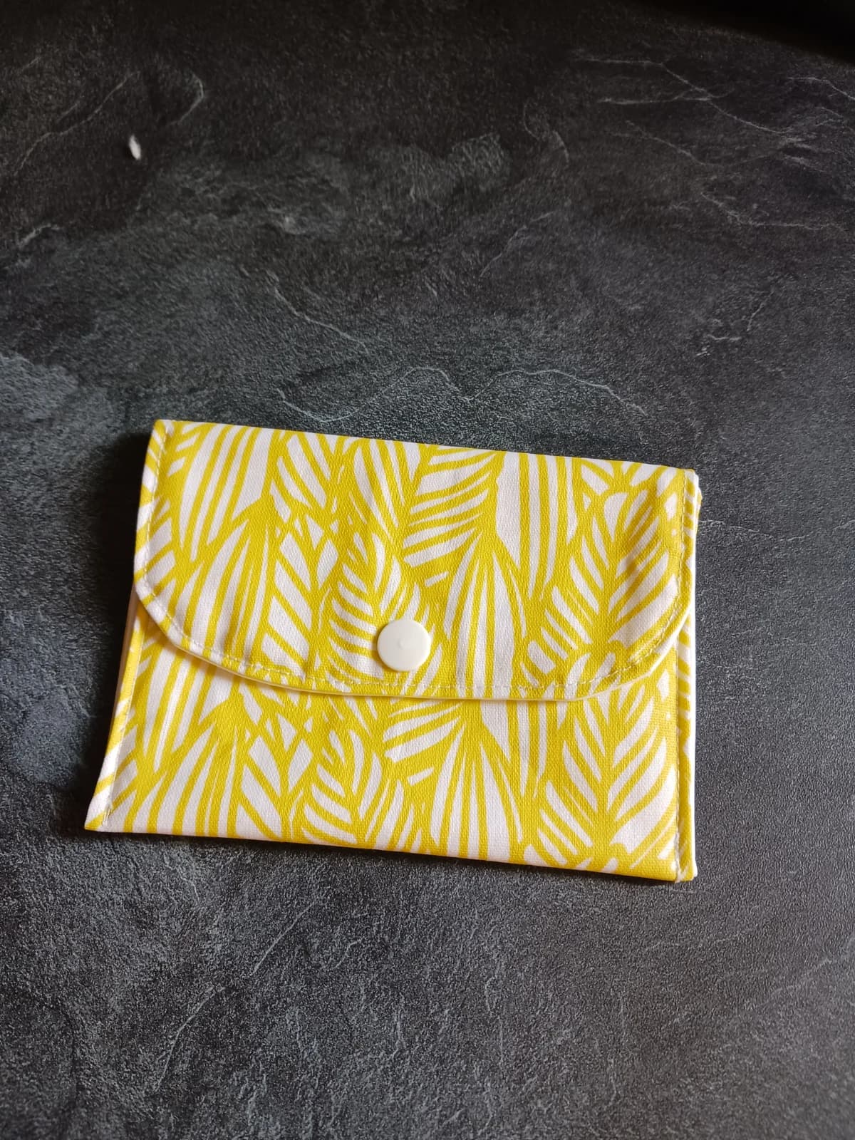 Pochette à savon en tissu à motifs végétaux jaunes