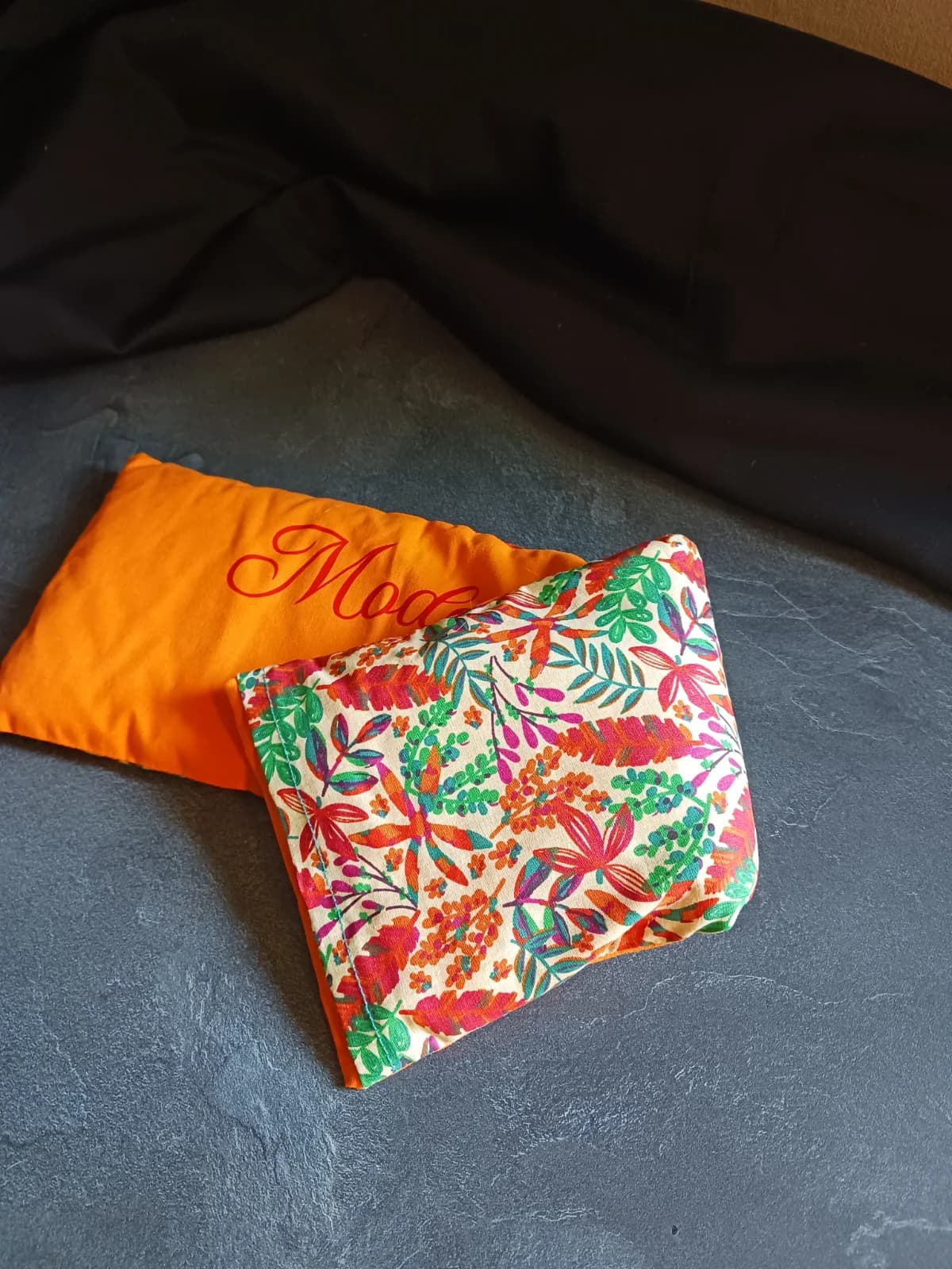 Bouillotte textile longue orange « Mode Cocooning Activé »