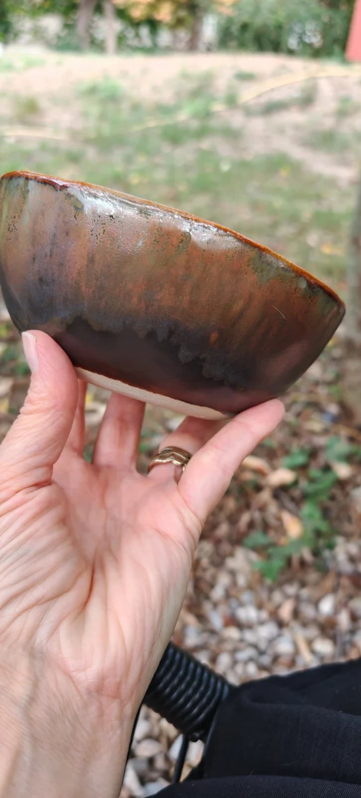 Bol en céramique émaillée aux teintes terreuses