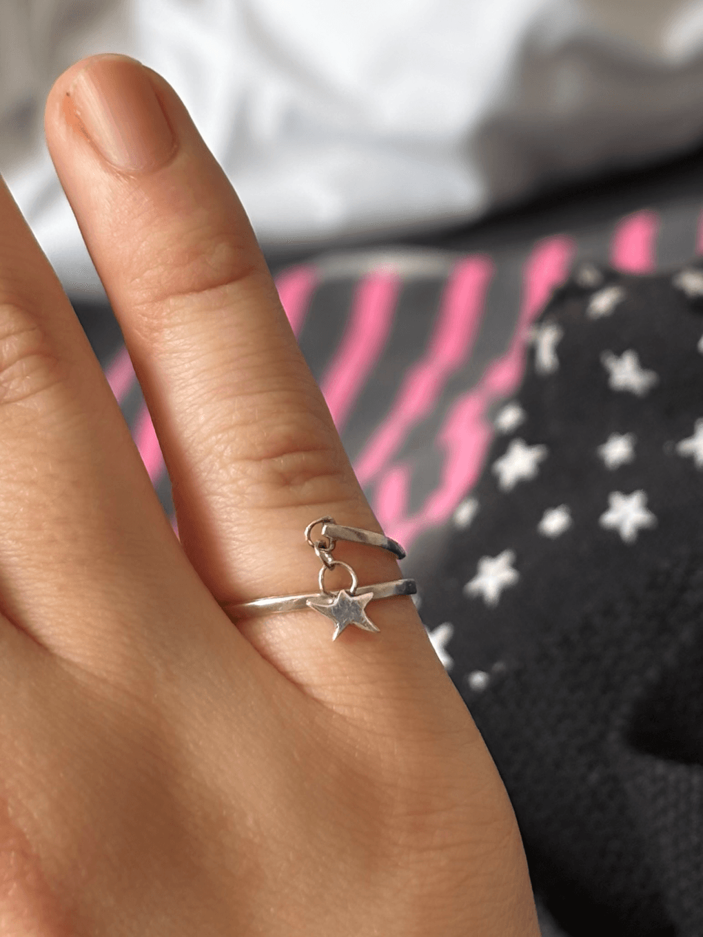 Bague fine à breloque étoile