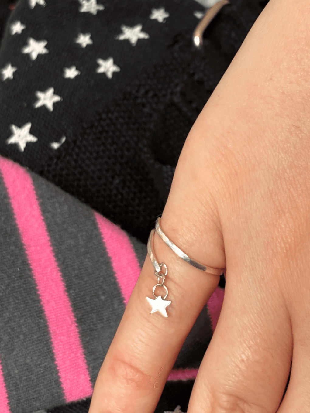 Bague fine à breloque étoile